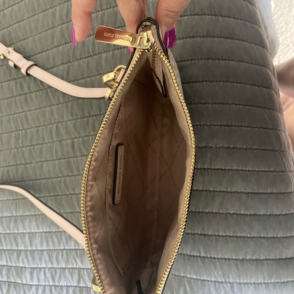 Pink and white Michael Kors purse - Picture 1 of 2